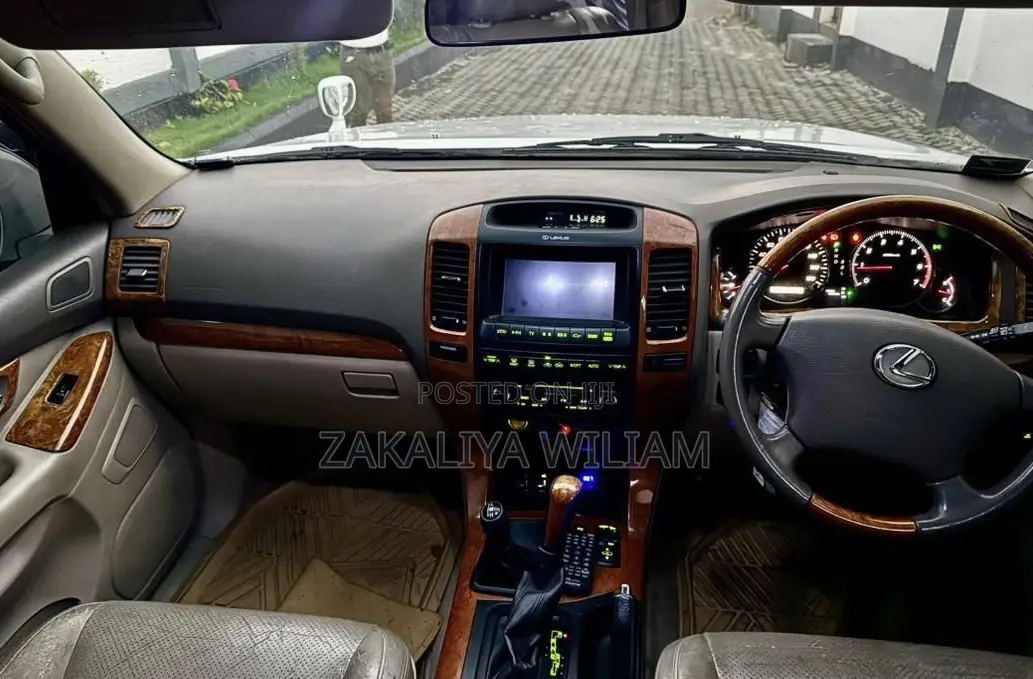 Toyota Land Cruiser Prado 2004 White