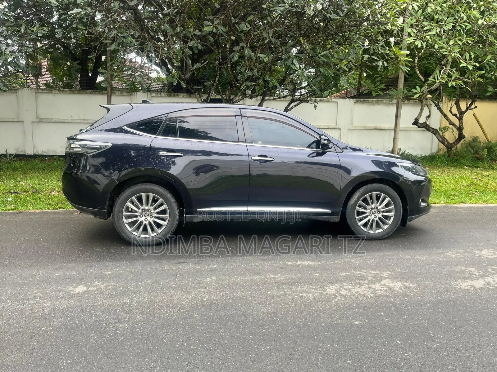Toyota Harrier 2.0 2015 Black