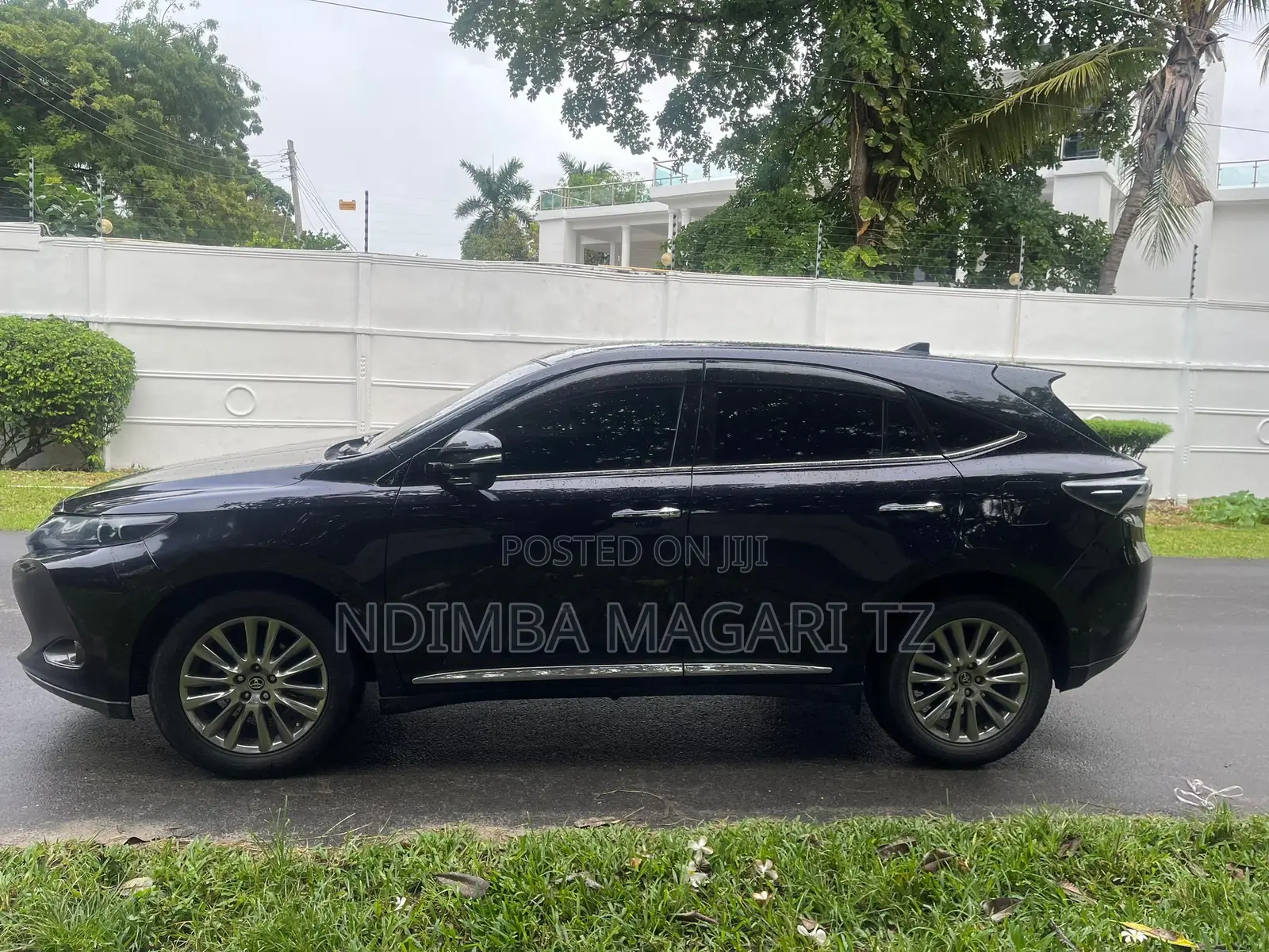 Toyota Harrier 2.0 2015 Black
