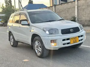 Toyota RAV4 Automatic 2003 White