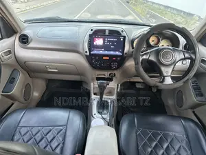 Toyota RAV4 Automatic 2003 White