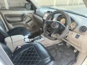 Toyota RAV4 Automatic 2003 White