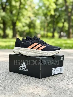Simple Clean ShoesSizes: 40–45