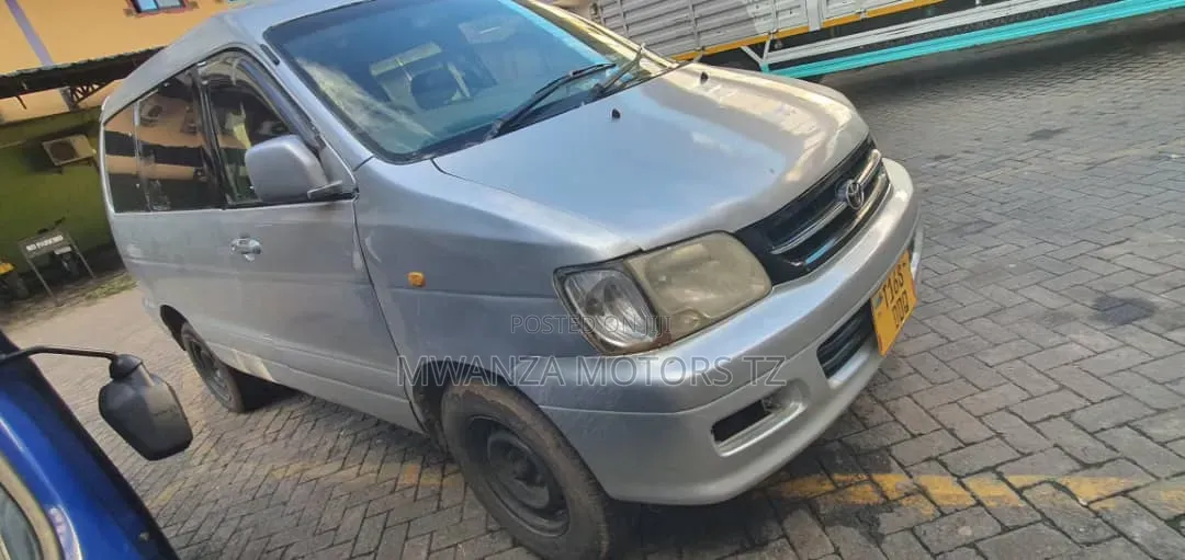 Toyota Noah 2001 Silver