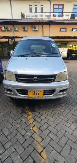 Toyota Noah 2001 Silver