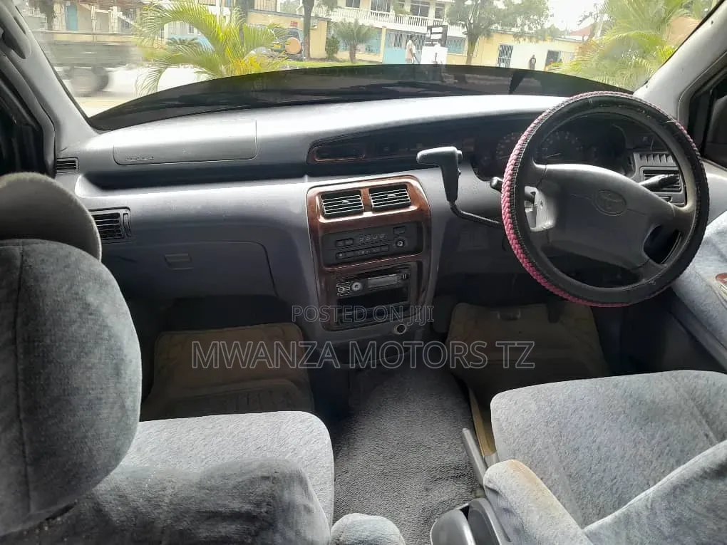 Toyota Noah 2001 Silver