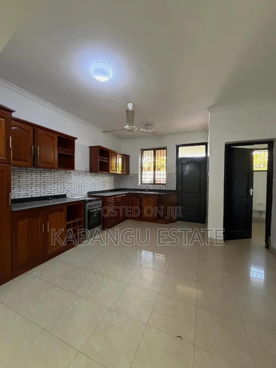 3bdrm Apartment in Msasani Near for rent