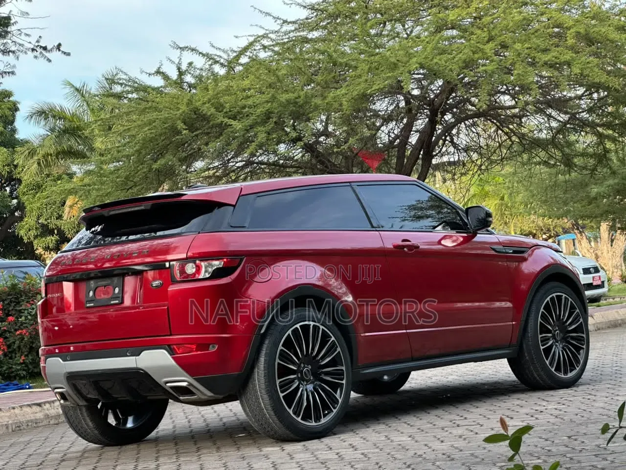 Land Rover Range Rover 2012 Red