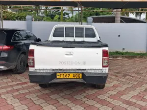 Toyota Hilux 2006 White