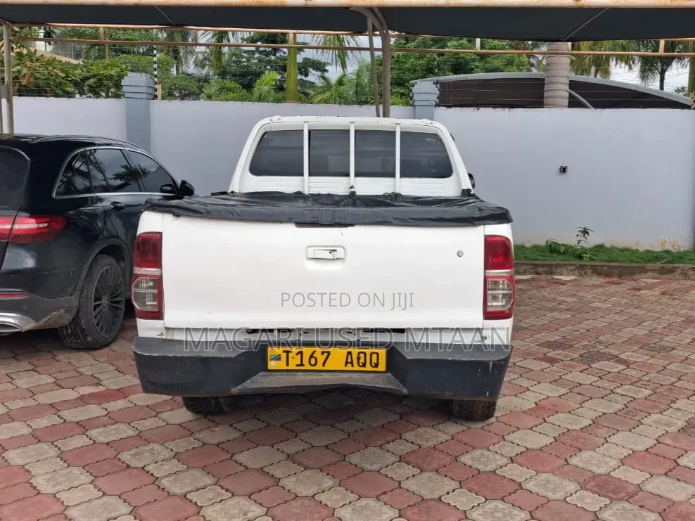 Toyota Hilux 2006 White