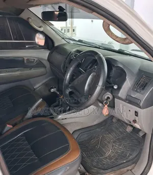 Toyota Hilux 2006 White