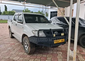 Toyota Hilux 2006 White