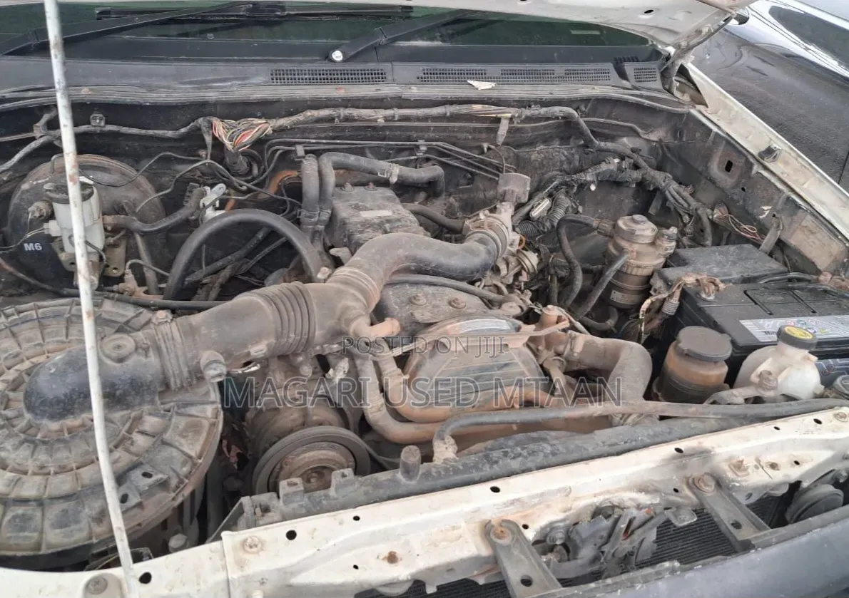 Toyota Hilux 2006 White