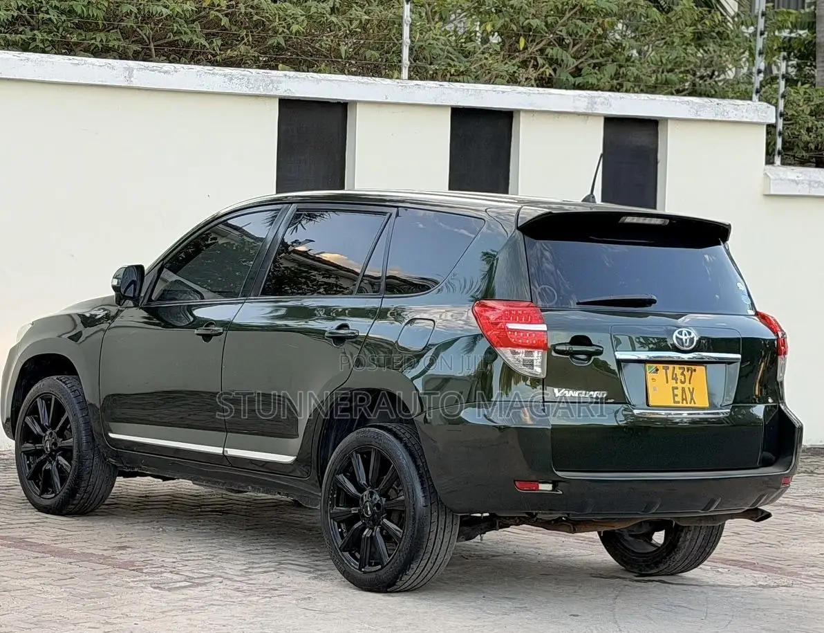 Toyota Vanguard 2010 Green