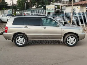 Toyota Kluger 2001 Gold