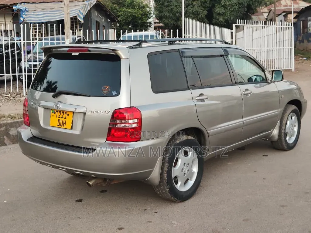 Toyota Kluger 2001 Gold