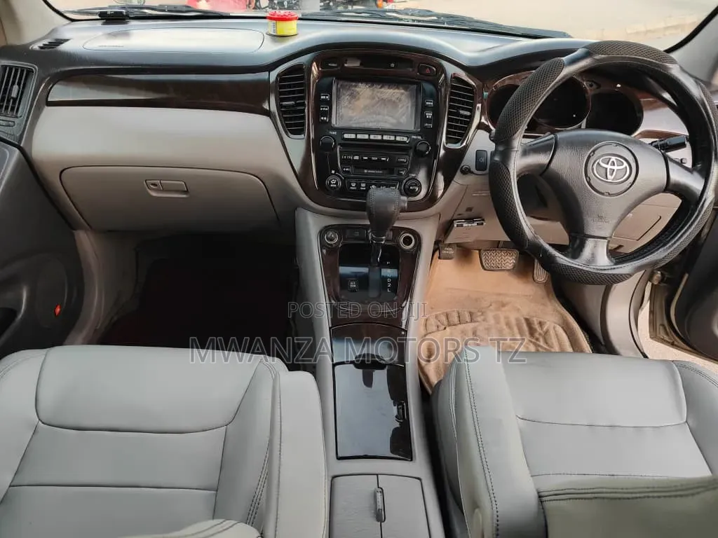 Toyota Kluger 2001 Gold
