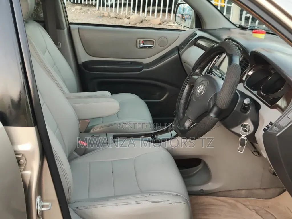 Toyota Kluger 2001 Gold