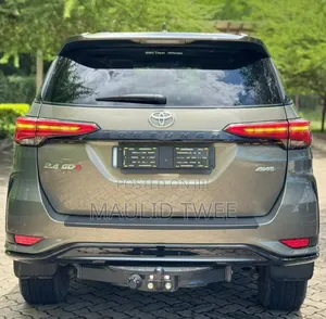 Toyota Fortuner 2023 Beige