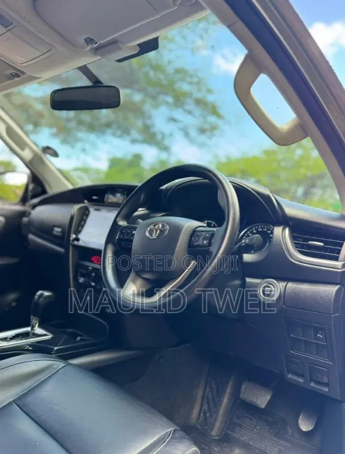 Toyota Fortuner 2023 Beige