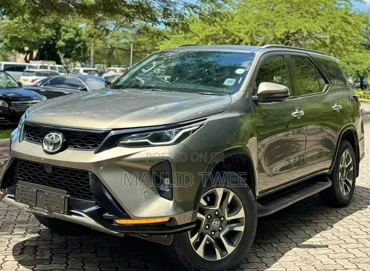 Toyota Fortuner 2023 Beige