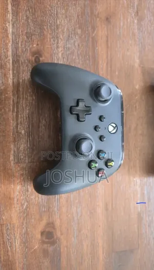 Black Xbox Power a Wired Controller