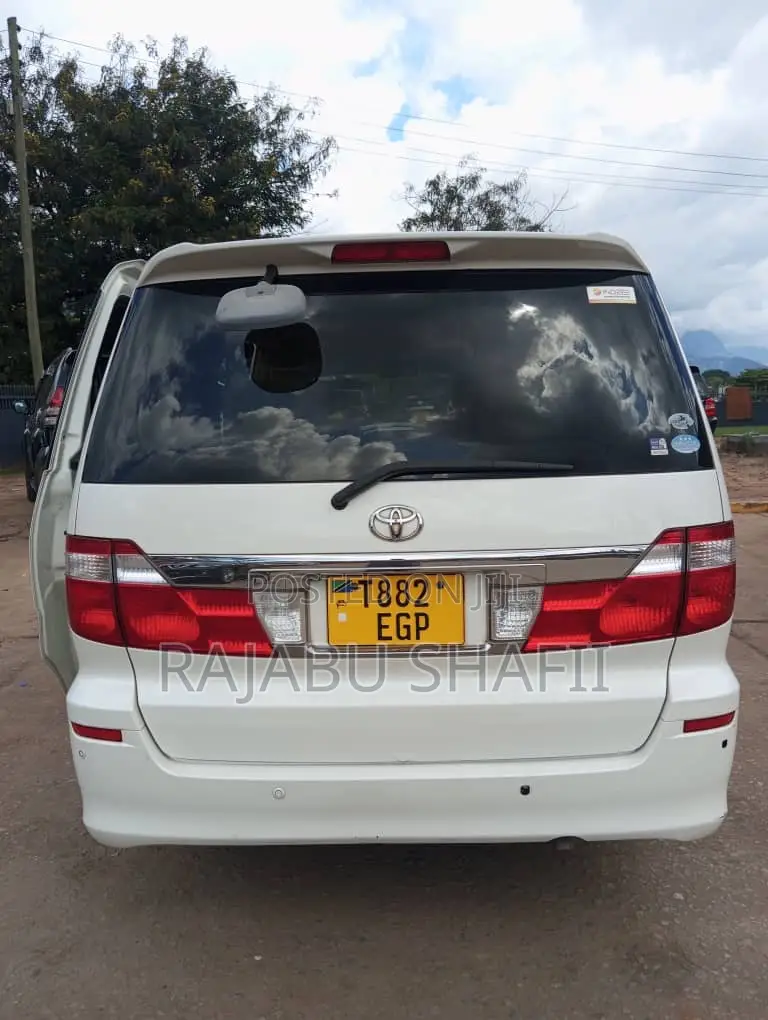 Toyota Alphard 2.4 Petrol FWD 2005 White