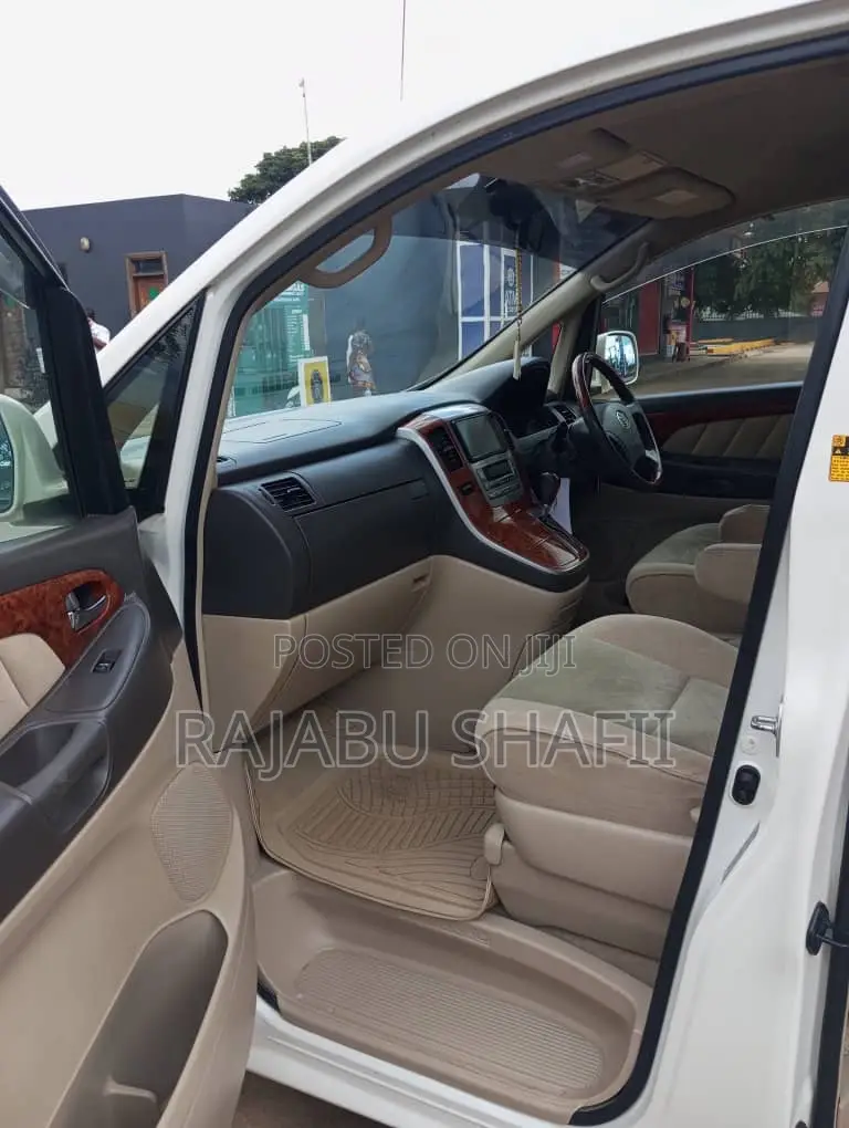 Toyota Alphard 2.4 Petrol FWD 2005 White