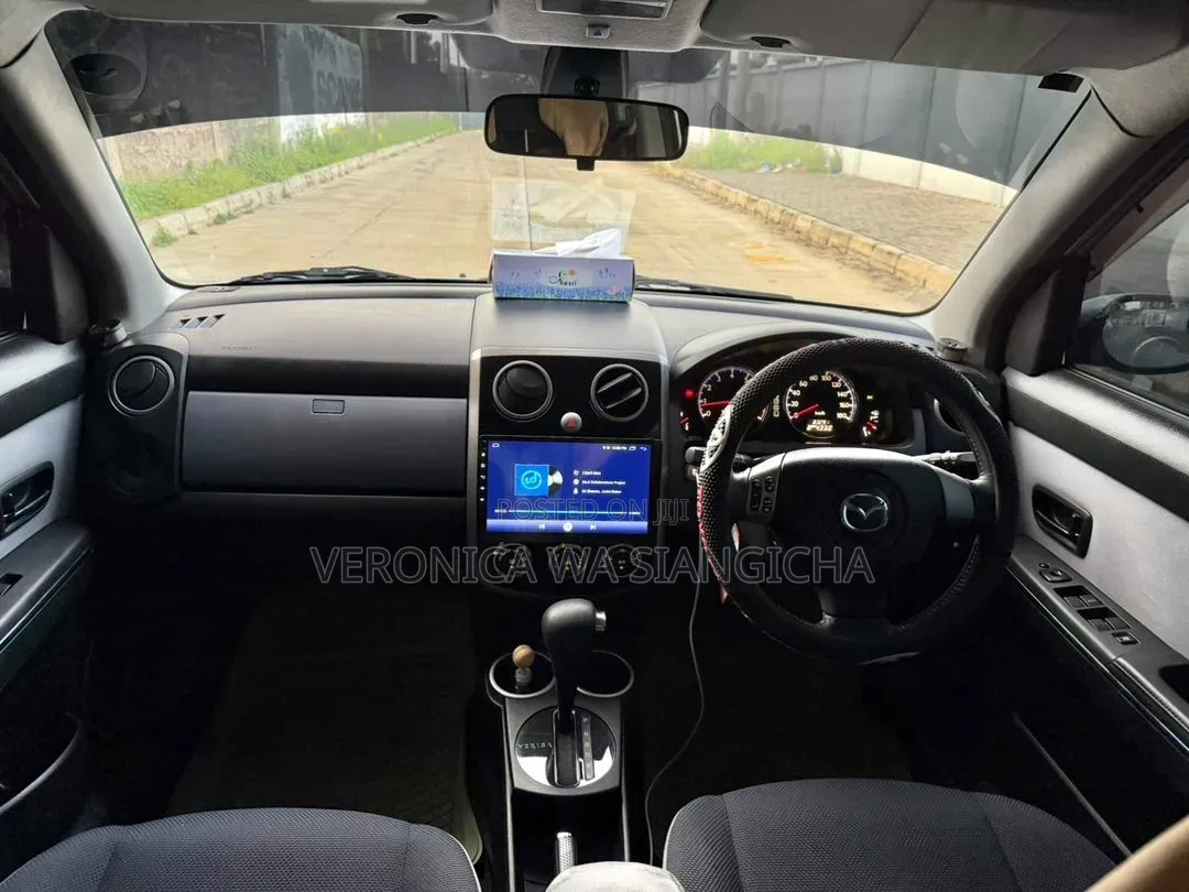Mazda Verisa 2010