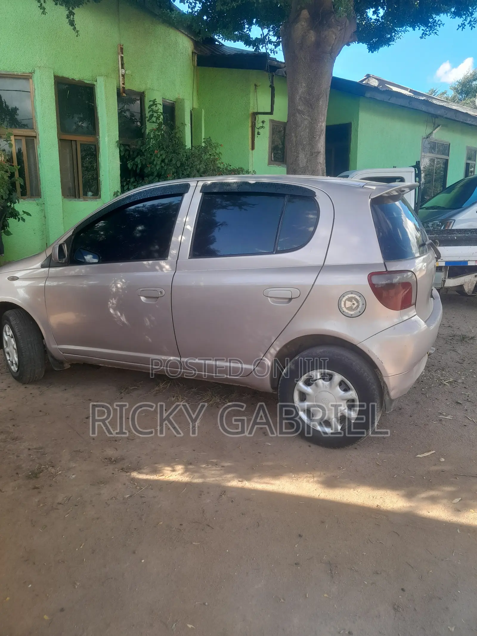 Toyota Vitz 2002 Pearl