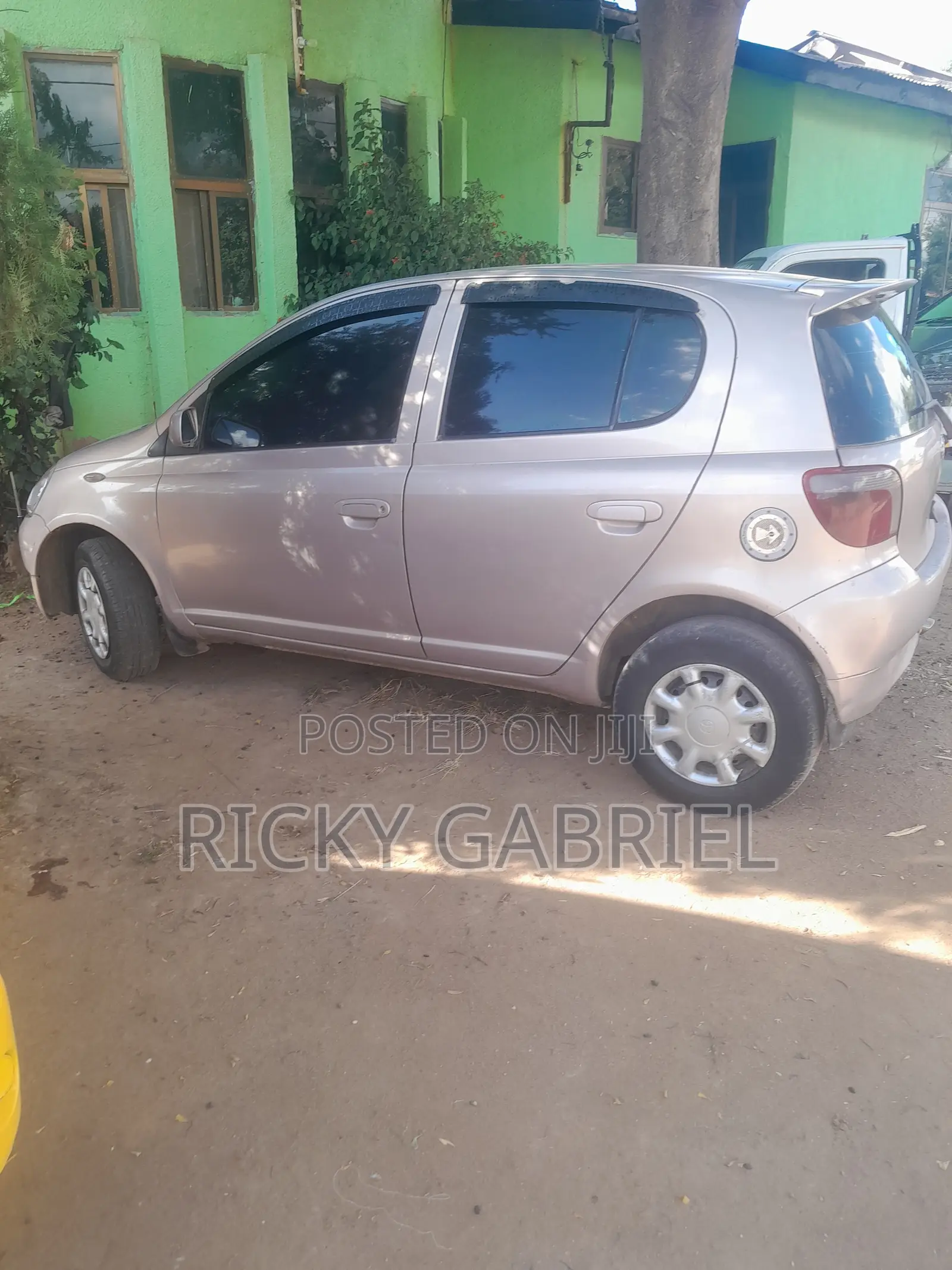 Toyota Vitz 2002 Pearl
