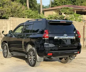 Toyota Land Cruiser Prado 2019 Black