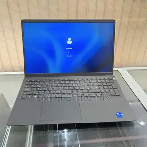 New Laptop Dell Vostro 3520 16GB Intel Core i7 SSD 512GB