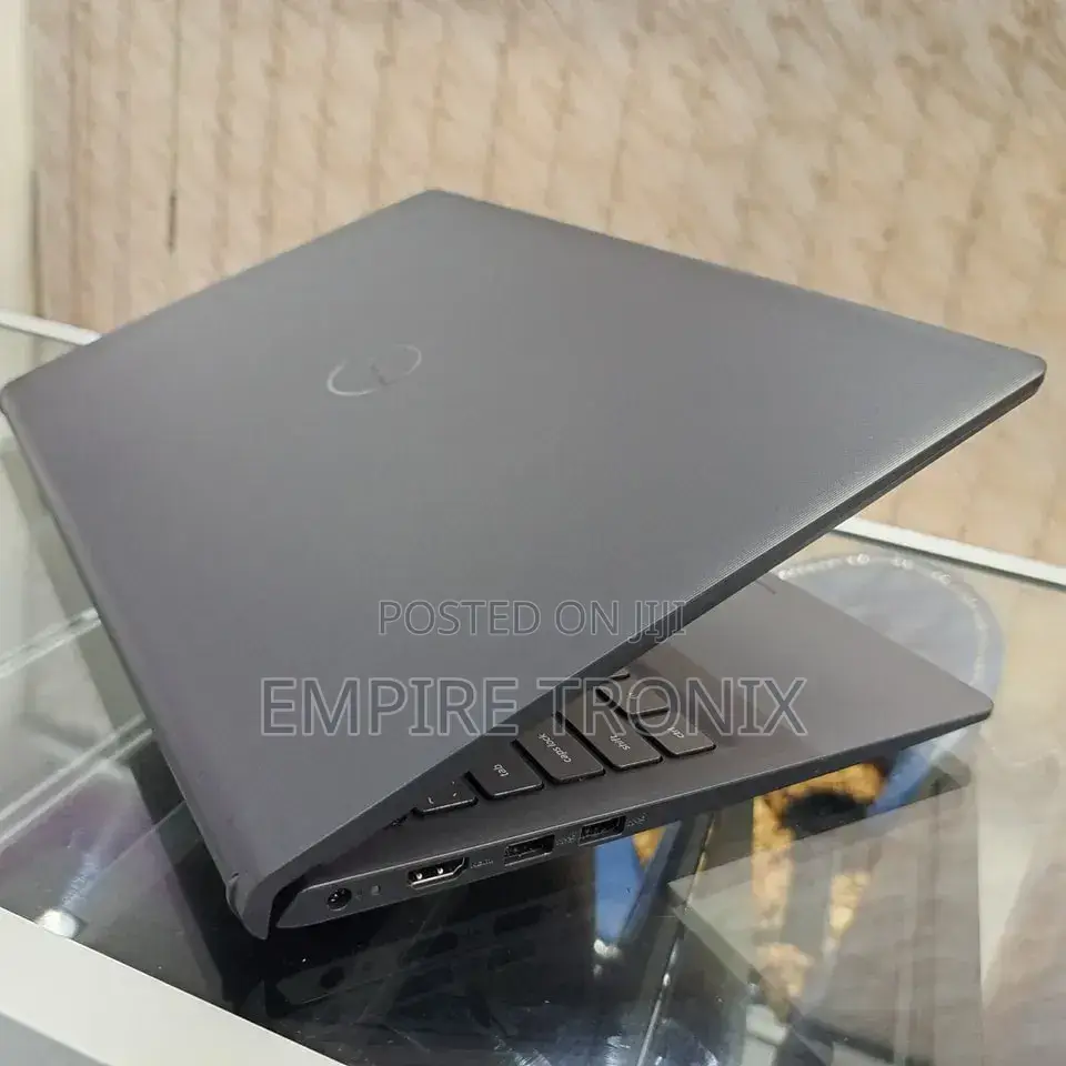 New Laptop Dell Vostro 3520 16GB Intel Core i7 SSD 512GB