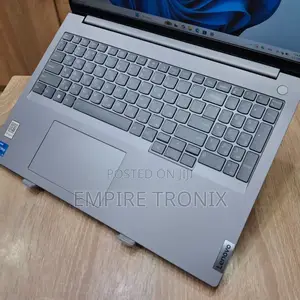 New Laptop Lenovo 8GB Intel Core i5 SSD 512GB