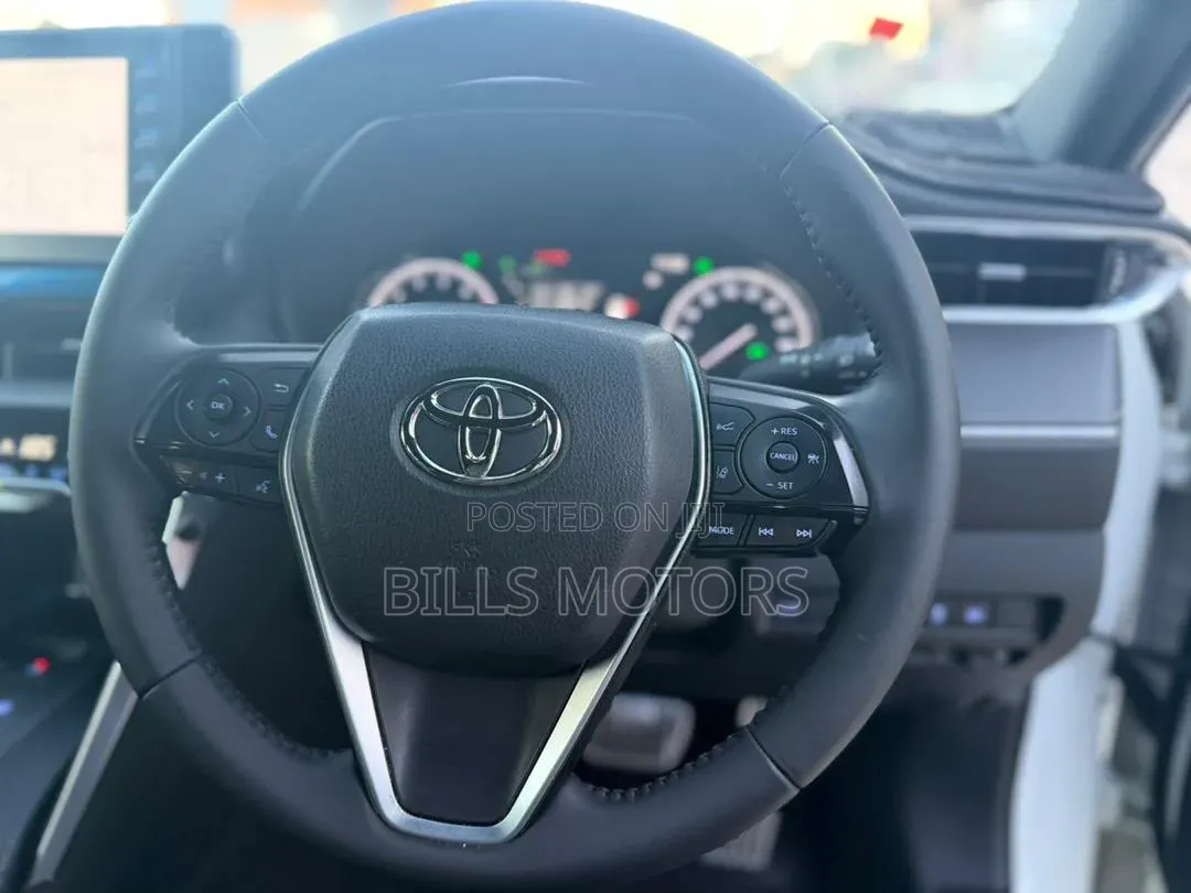 Toyota Harrier 2022 White