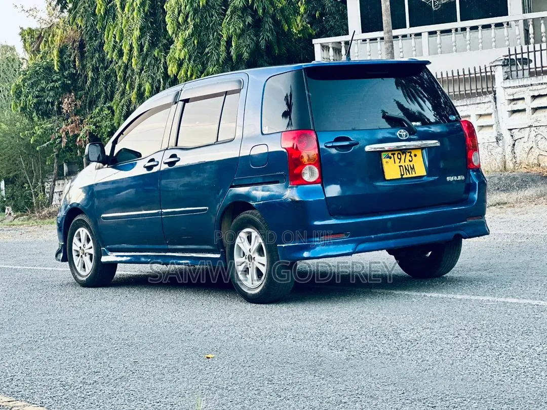 Toyota Raum 2005 Blue