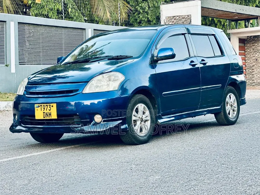 Toyota Raum 2005 Blue