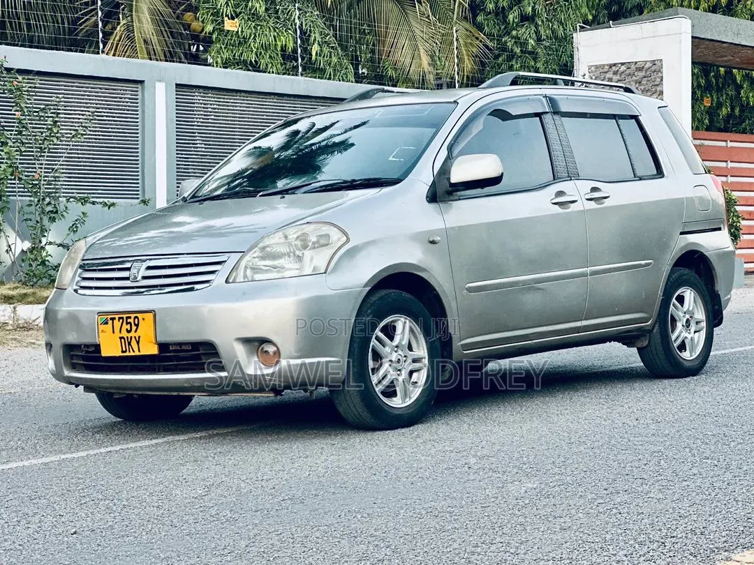 Toyota Raum 2005 Silver