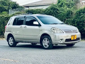 Toyota Raum 2005 Silver
