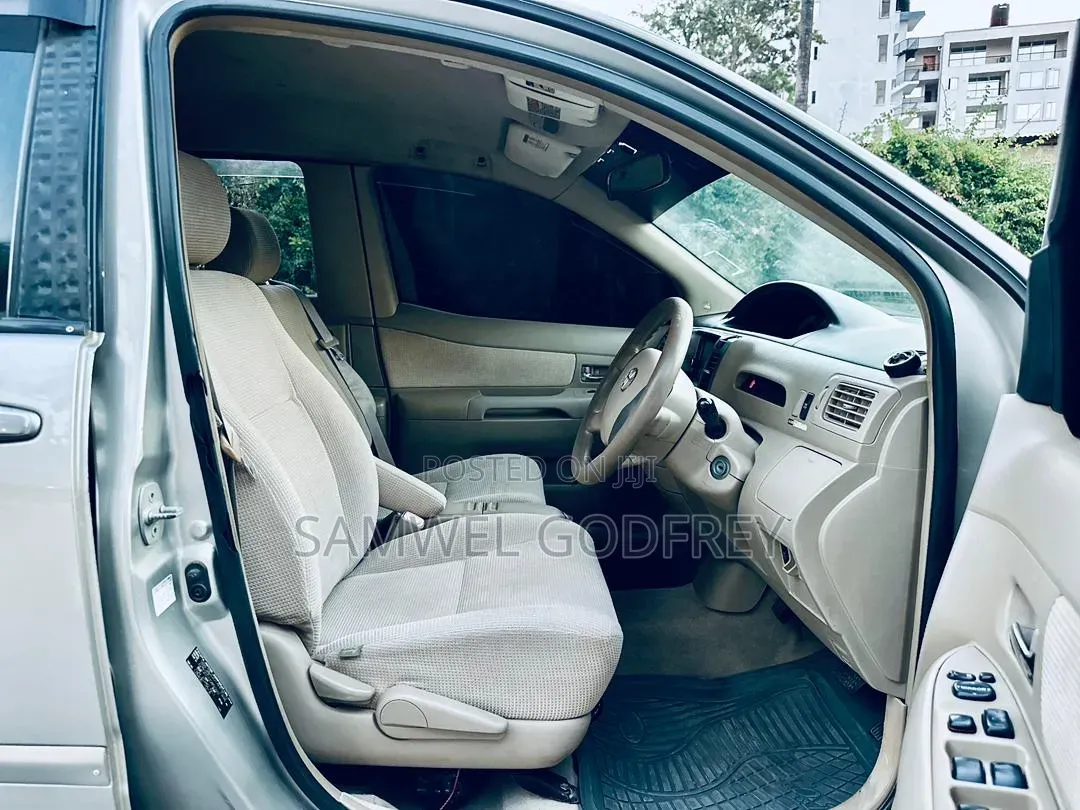 Toyota Raum 2005 Silver