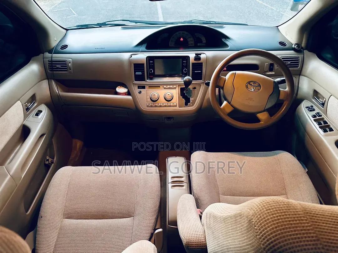 Toyota Raum 2005 Silver