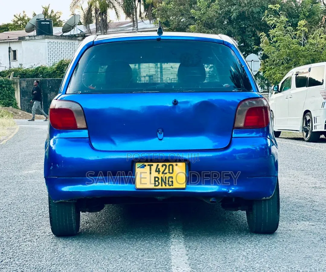 Toyota Vitz 2004 Blue