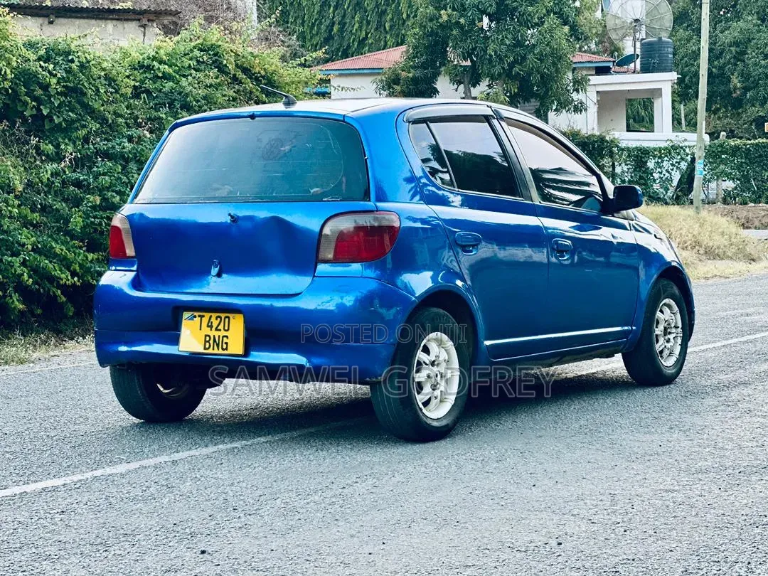 Toyota Vitz 2004 Blue