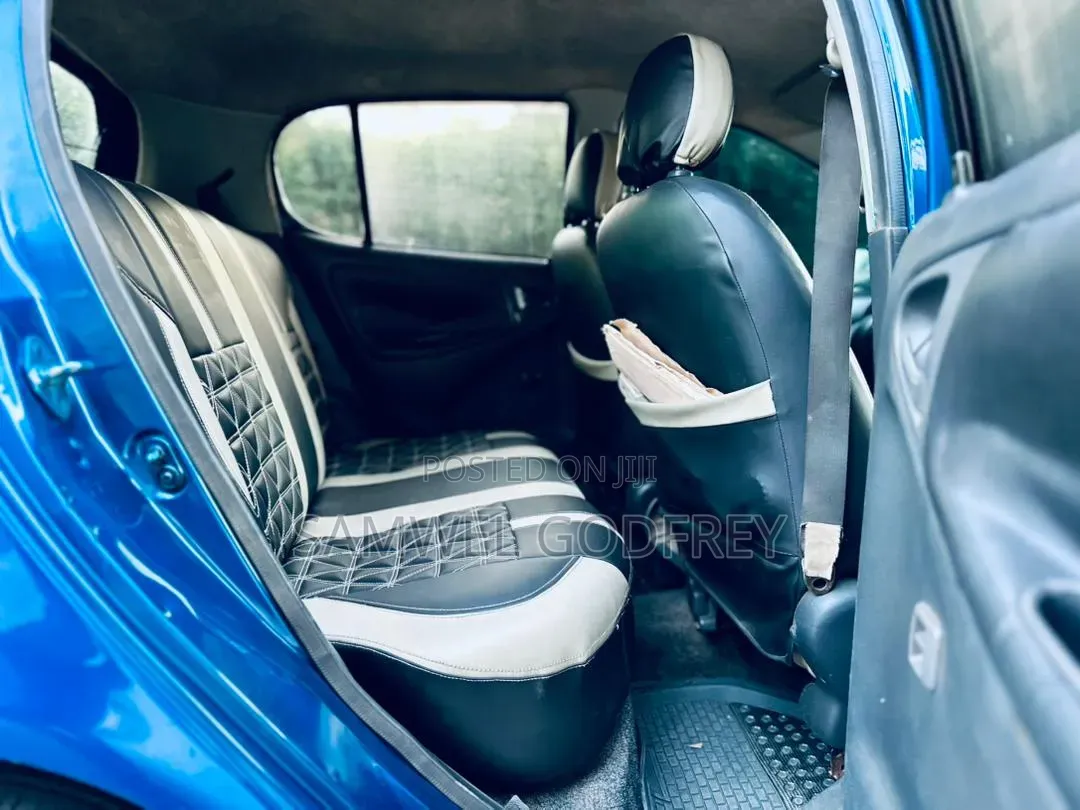Toyota Vitz 2004 Blue