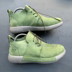 Caterpillar Noots Casual Boot Featuringa Distinctive Split Sole Design