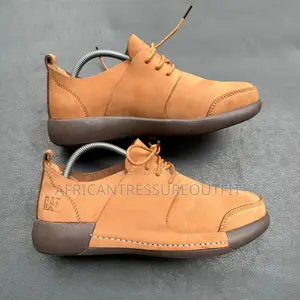 Caterpillar Noots Casual Boot Featuringa Distinctive Split Sole Design