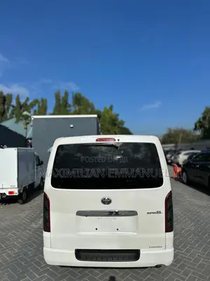 Toyota HiAce 2011 White