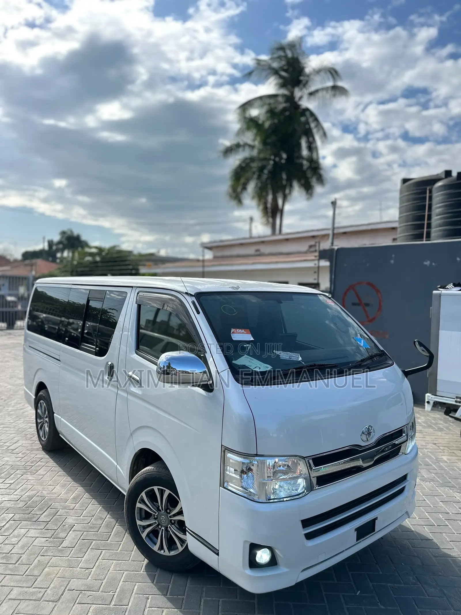Toyota HiAce 2011 White