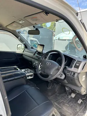 Toyota HiAce 2011 White